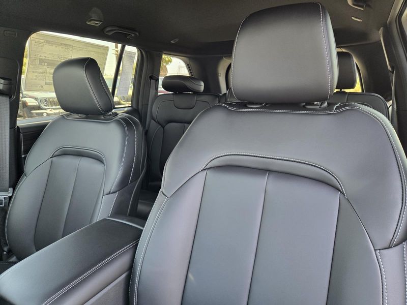 New 2026 Jeep Grand Cherokee Limited 4x2