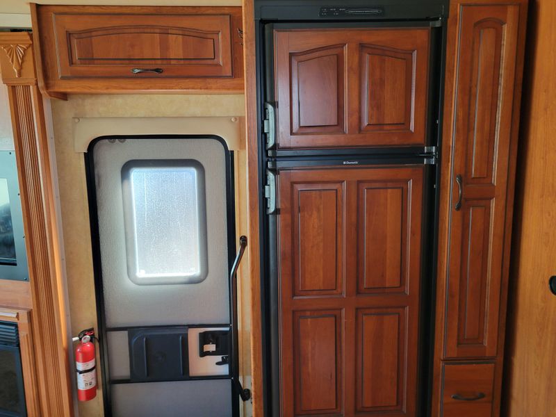 Used 2011 COACHMAN BY FOREST R ENCOUNTER M37-TZ Image 19