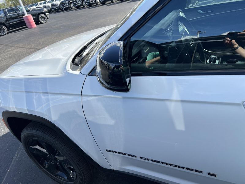 New 2025 Jeep Grand Cherokee L Limited 4x4Image 12