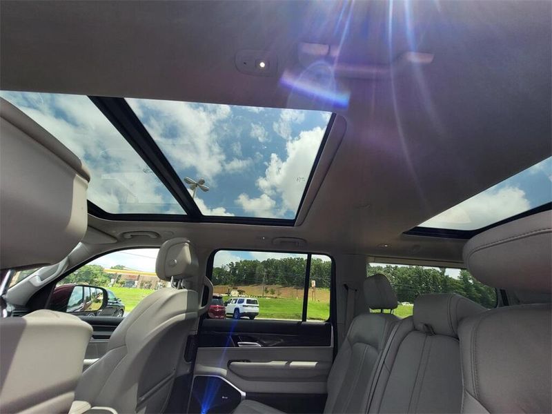 2022 Jeep Wagoneer Series IIIImage 37