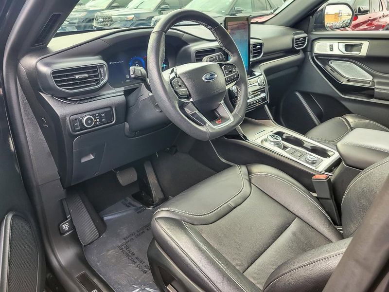 2024 Ford Explorer ST photo 11