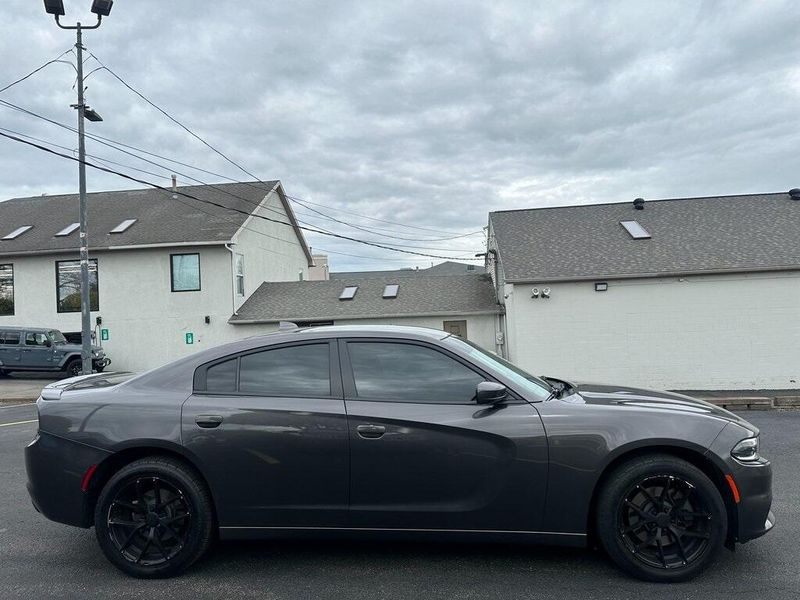 2016 Dodge Charger SXTImage 13