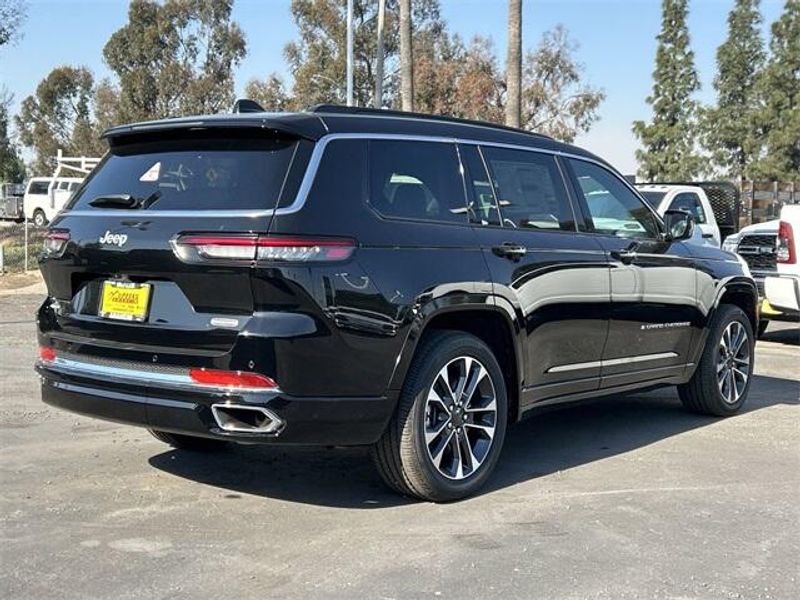 New 2024 Jeep Grand Cherokee L Overland 4x4Image 12
