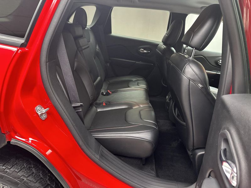 Used 2019 Jeep Cherokee TrailhawkImage 16