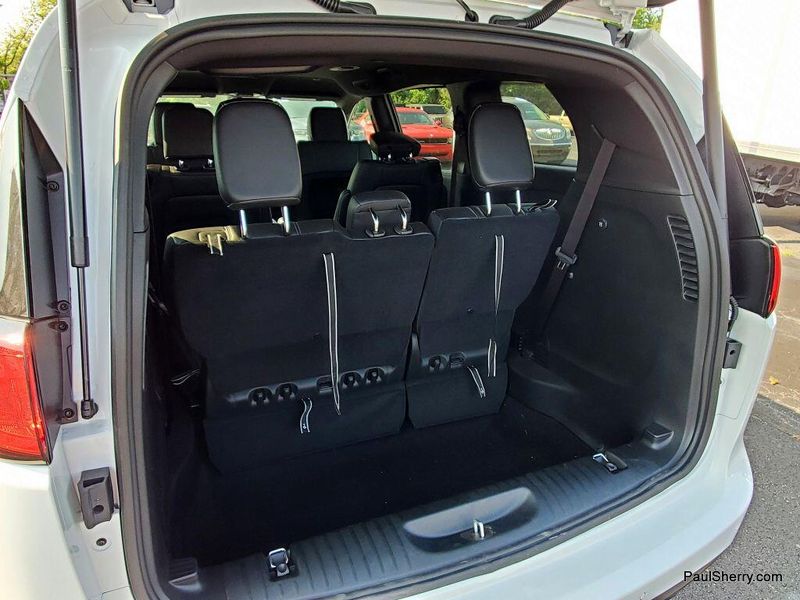 New 2025 Chrysler Voyager LxImage 11
