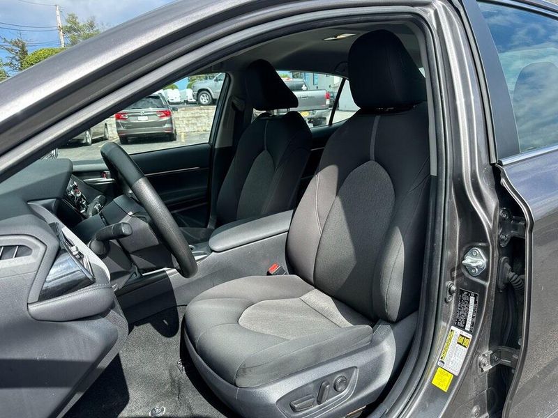 2023 Toyota Camry LE photo 13