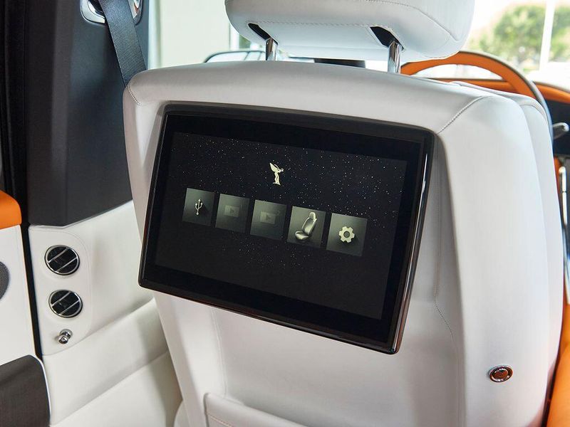 Used 2025 Rolls-Royce Cullinan Image 21