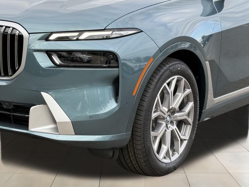 2025 BMW X7 xDrive40iImage 11