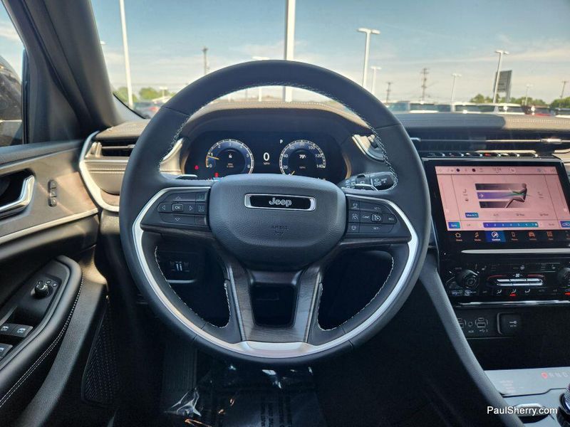 New 2025 Jeep Grand Cherokee Limited 4x4Image 38