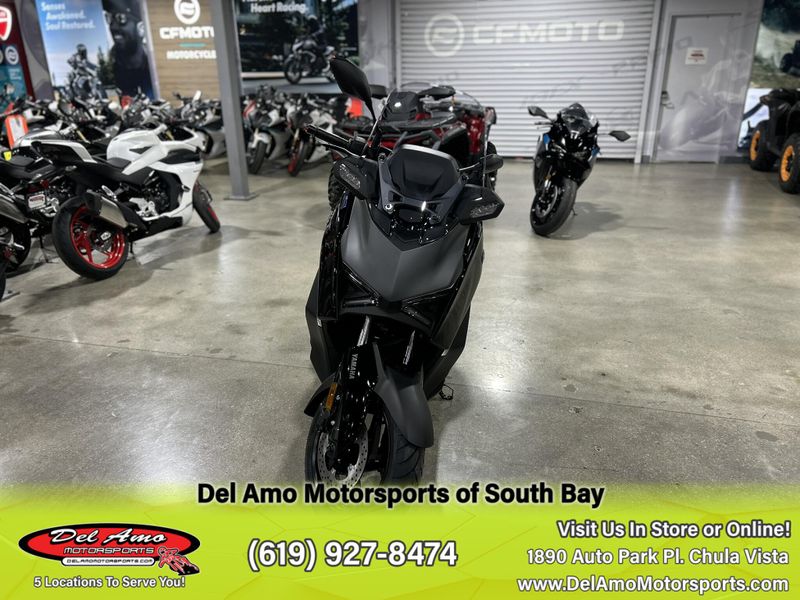 2025 Yamaha Xmax Image 12