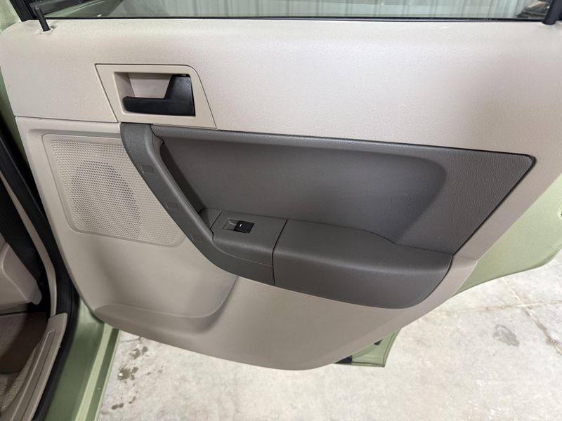 Used 2008 Ford Focus Image 8