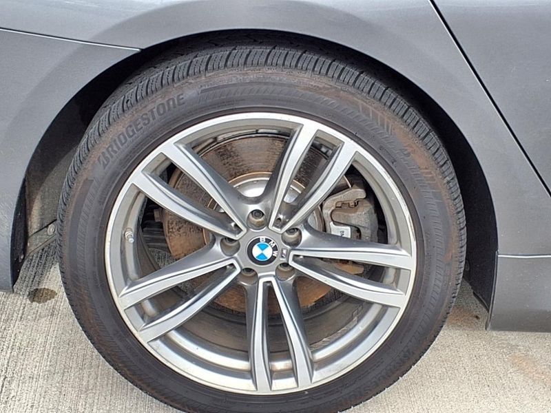 2017 BMW 750i 750iImage 13