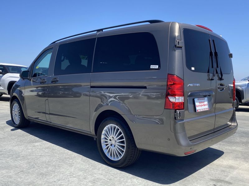 2017 Mercedes-Benz Metris Passenger Van PassengerImage 5