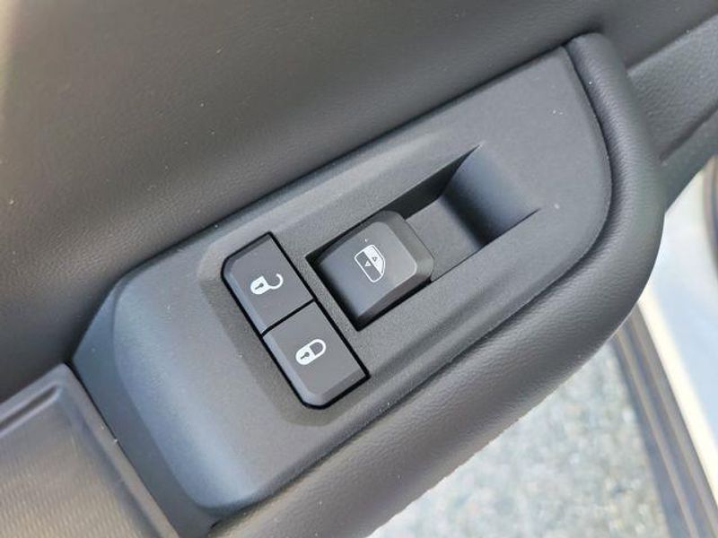 New 2026 Jeep Grand Cherokee Laredo Altitude 4x4
