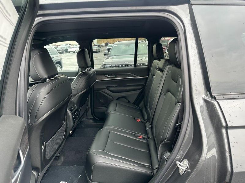 2025 Jeep Grand Cherokee Limited 4x4Image 13