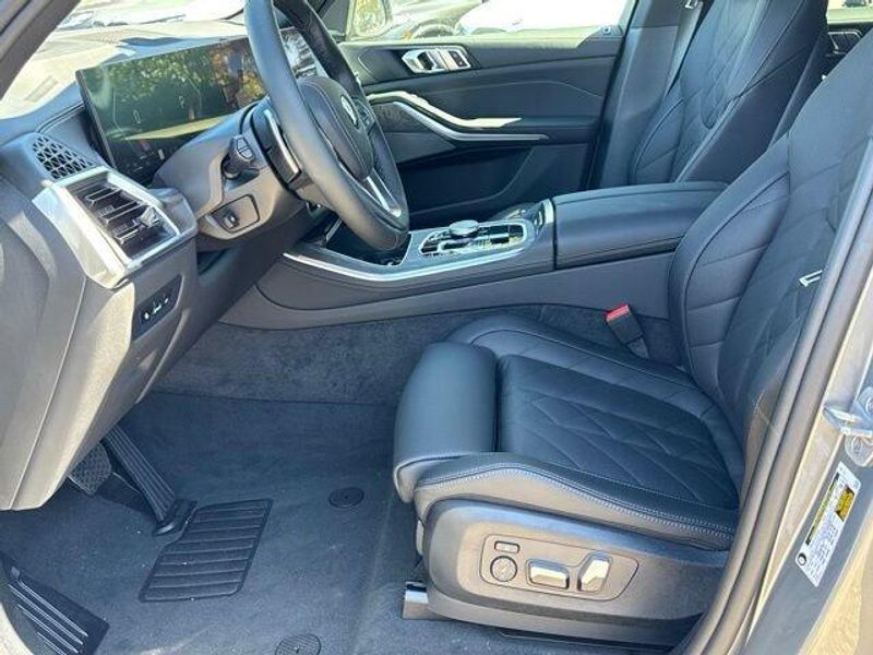 New 2026 BMW X5 sDrive40iImage 17