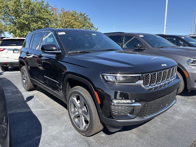 New 2025 Jeep Grand Cherokee Limited 4x4Image 3