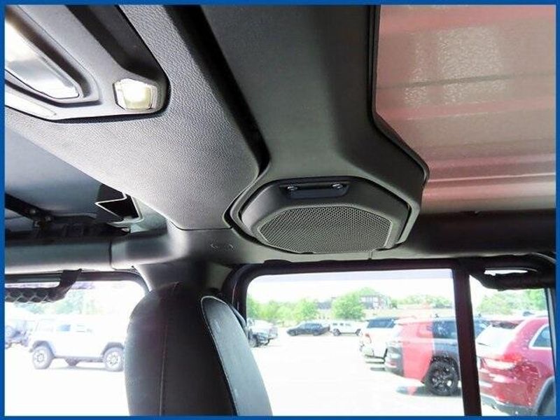 Used 2022 Jeep Wrangler Unlimited SaharaImage 11