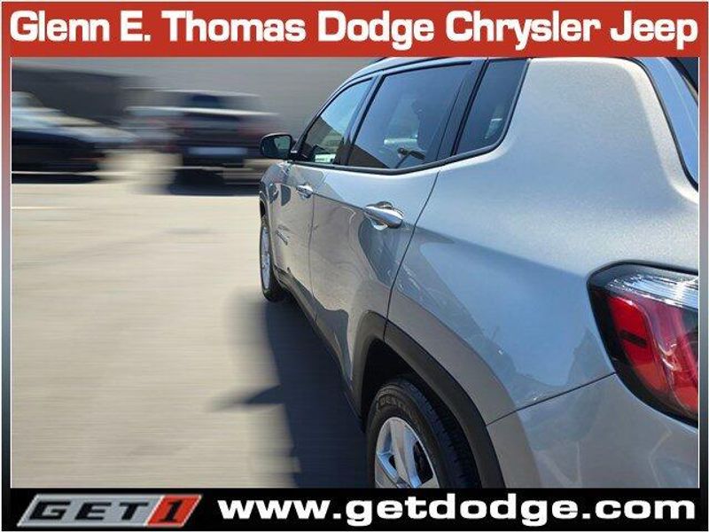 2022 Jeep Compass Latitude photo 8