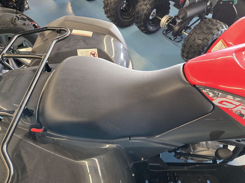 2025 Yamaha GRIZZLY 110 GREY METALLIC AND RED Image 19