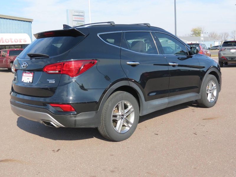 Used 2017 Hyundai Santa Fe Sport 2.4L AWD 4dr SUVImage 2