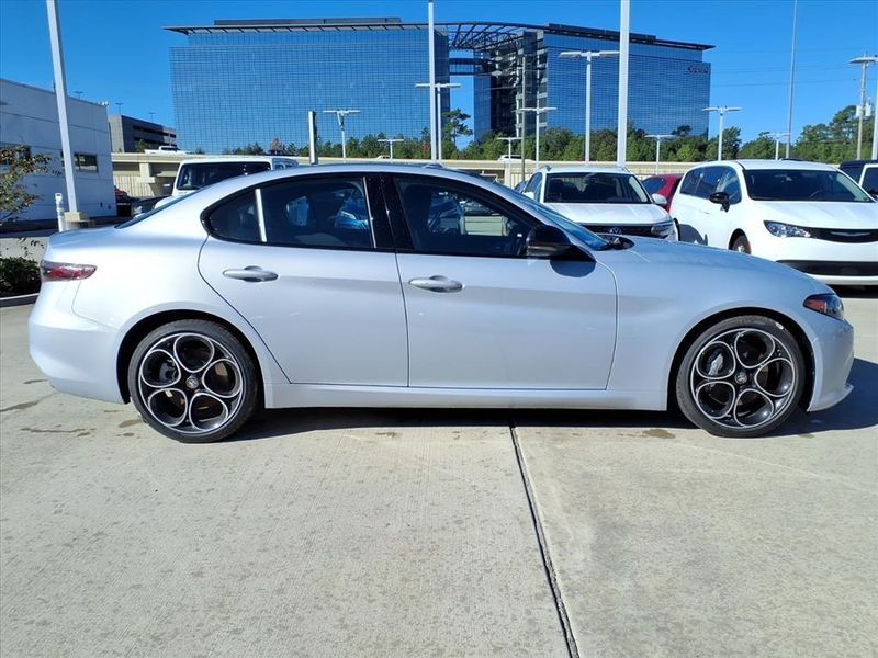 2025 Alfa Romeo Giulia SPRINT photo 4