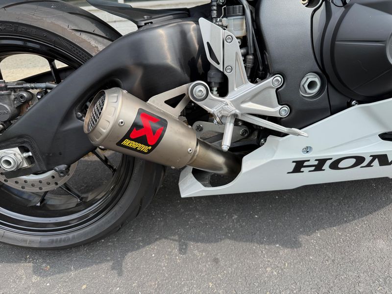 2025 Honda CBR1000RR ABSImage 6