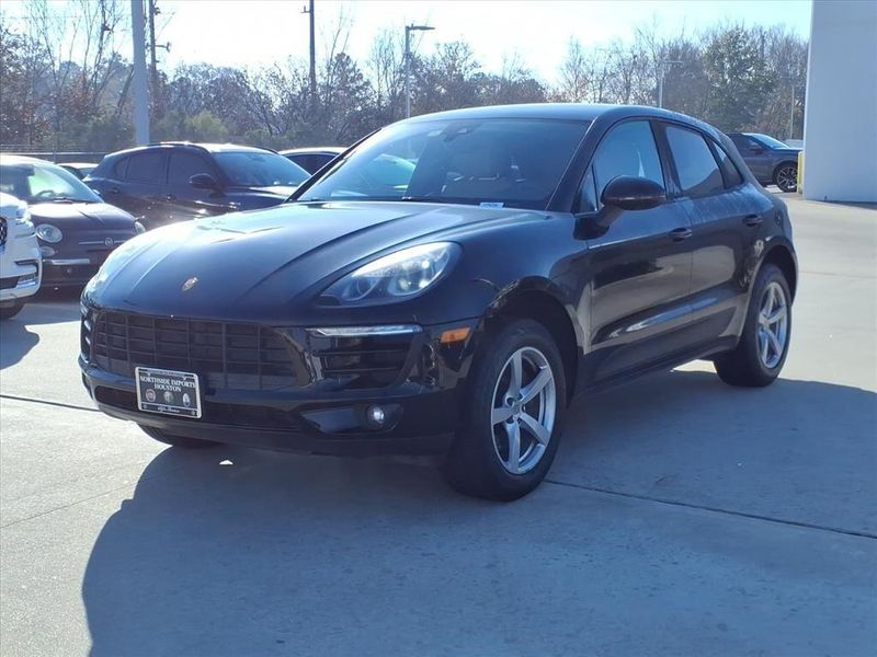 Used 2017 Porsche Macan BaseImage 2