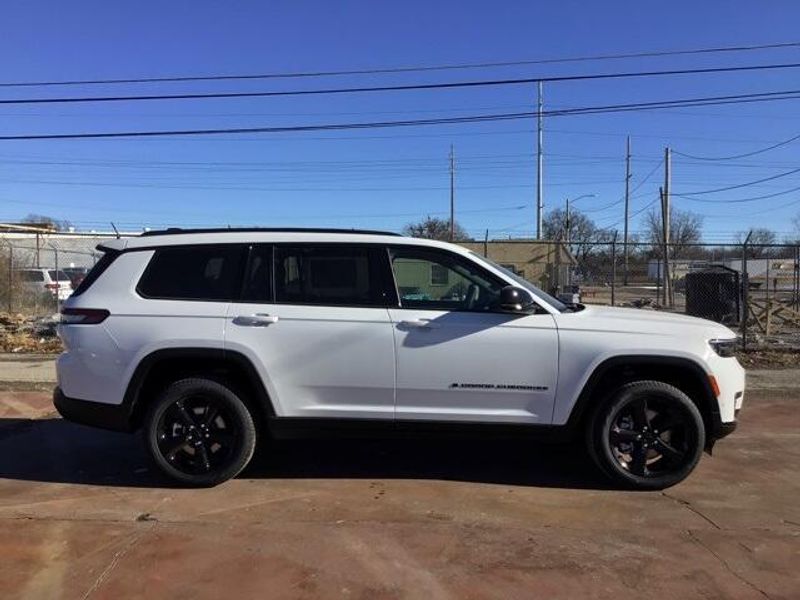 2025 Jeep Grand Cherokee L Limited 4x2Image 6