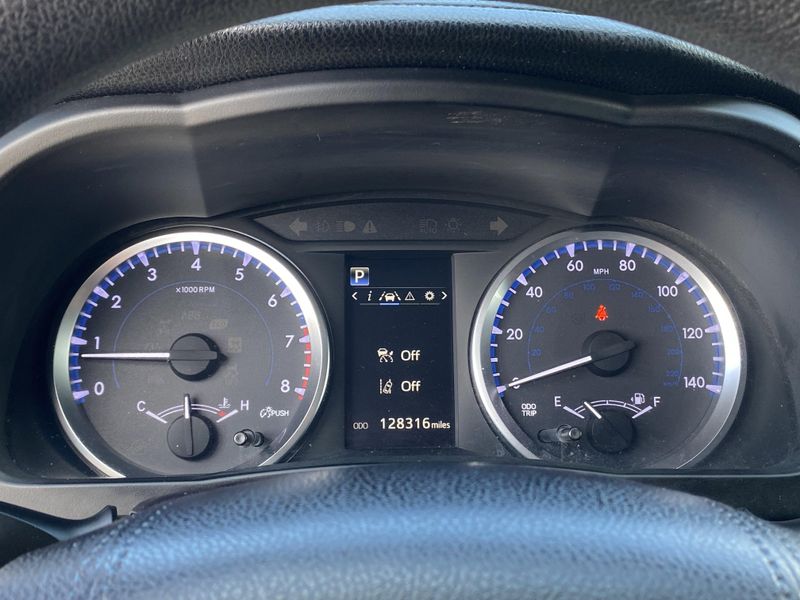 Used 2018 Toyota Highlander LEImage 28