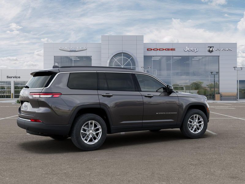 New 2025 Jeep Grand Cherokee L Laredo 4x4Image 18