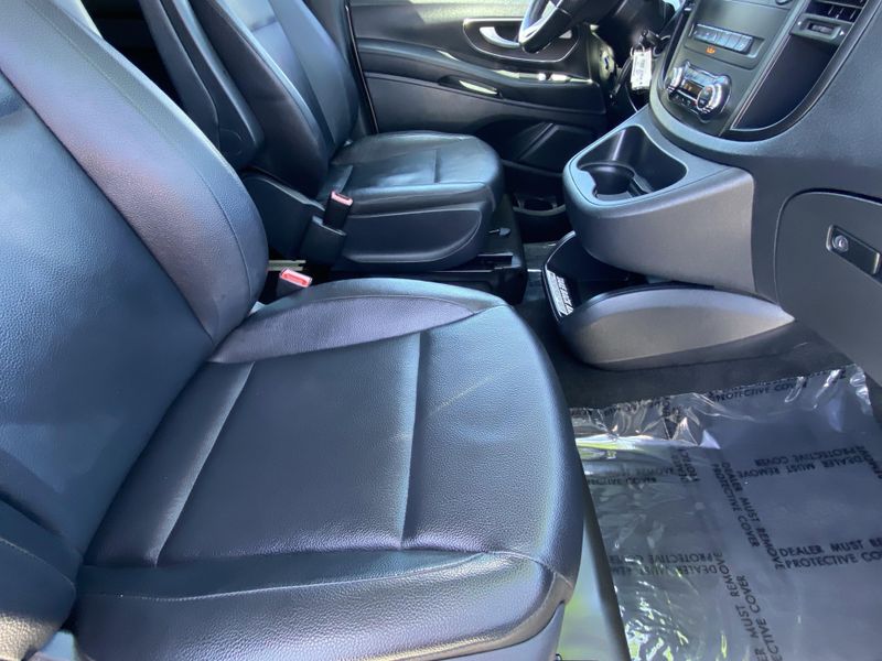 2017 Mercedes-Benz Metris Passenger Van PassengerImage 10