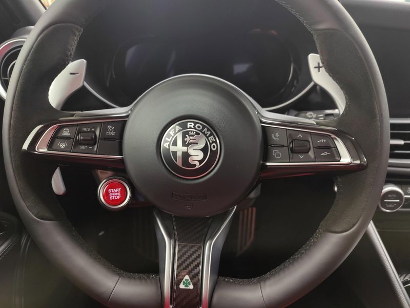 Used 2024 Alfa Romeo Giulia Quadrifoglio Carbon w/Activ Asst PlusImage 27