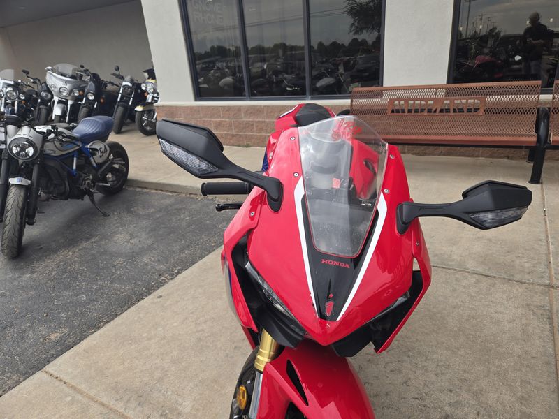 USED 2024 HONDA CBR1000RR BASE Image 9