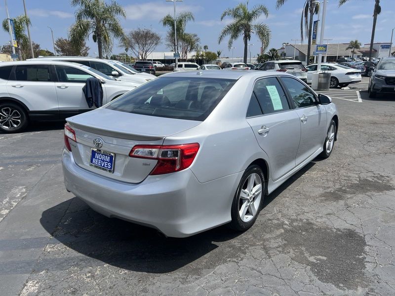 2012 Toyota Camry LImage 3