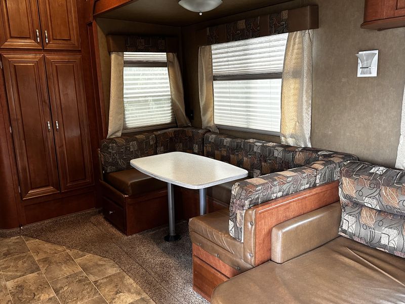 Used 2016 FOX MOUNTAIN 335BHS Image 9