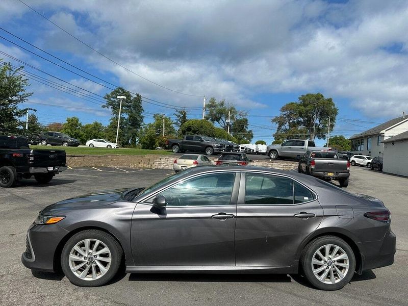2023 Toyota Camry LE photo 5