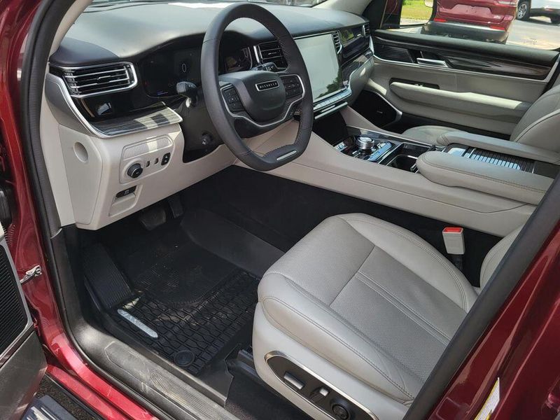 2022 Jeep Wagoneer Series IIIImage 28