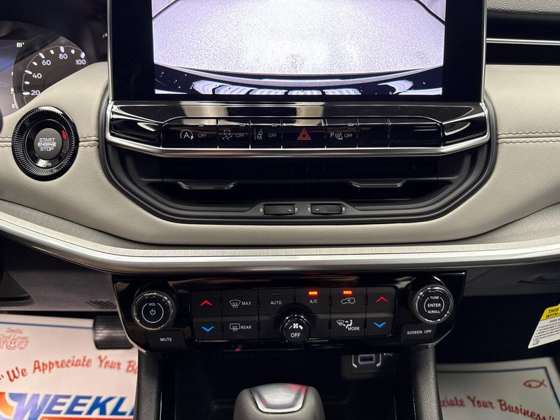 New 2025 Jeep Compass Limited 4x4Image 16