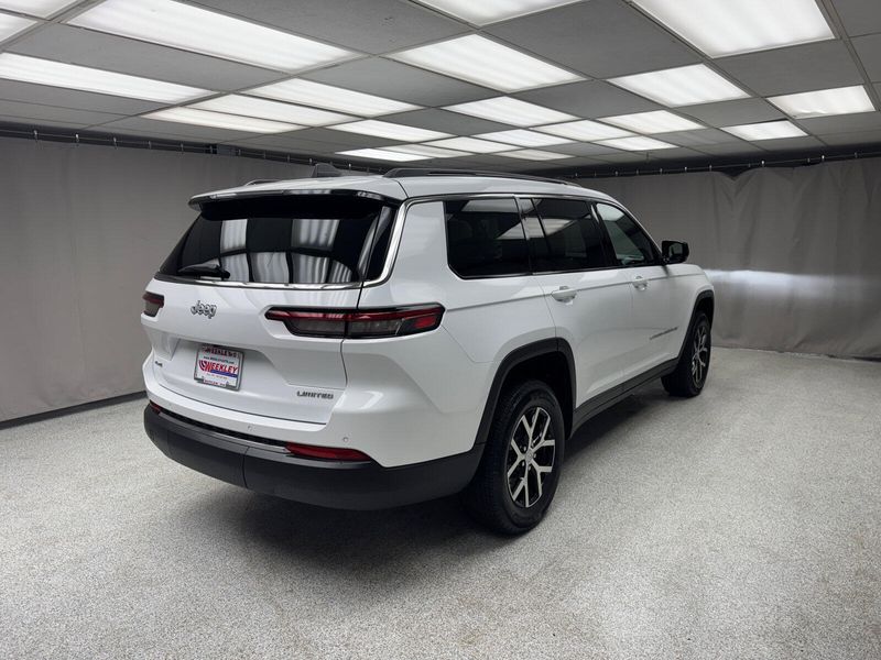 2025 Jeep Grand Cherokee L Limited 4x4Image 3