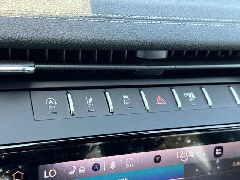 New 2026 Jeep Grand Cherokee L Laredo Altitude 4x4