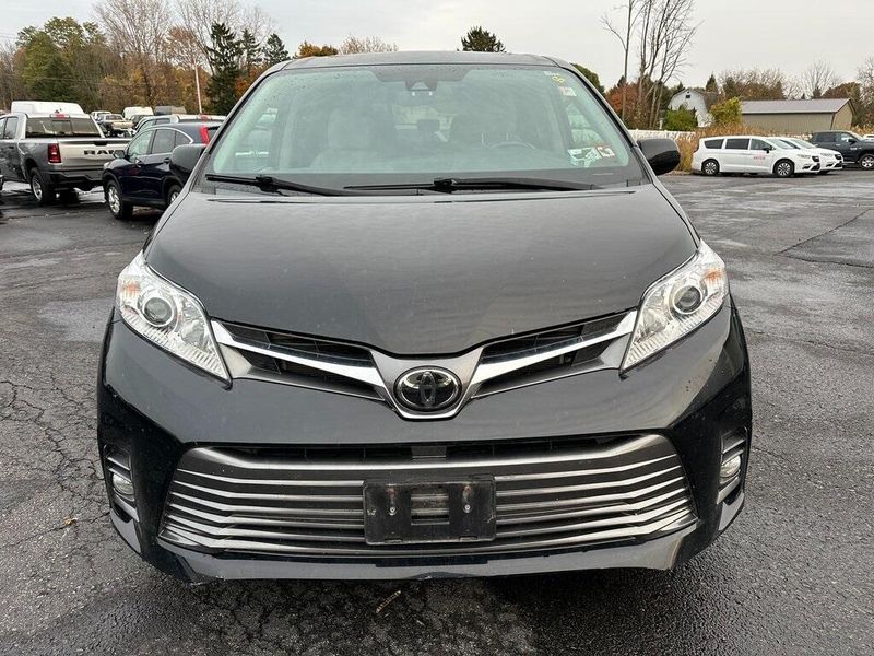 2020 Toyota Sienna XLEImage 10