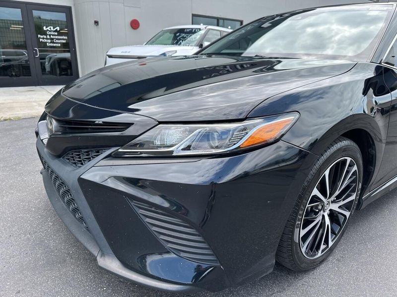 Used 2019 Toyota Camry LImage 10