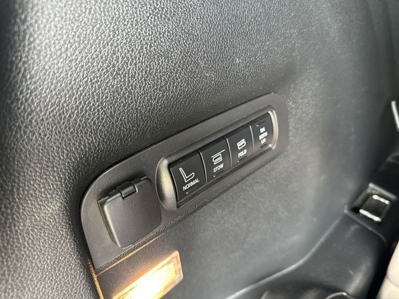 2019 Ford Explorer LimitedImage 13