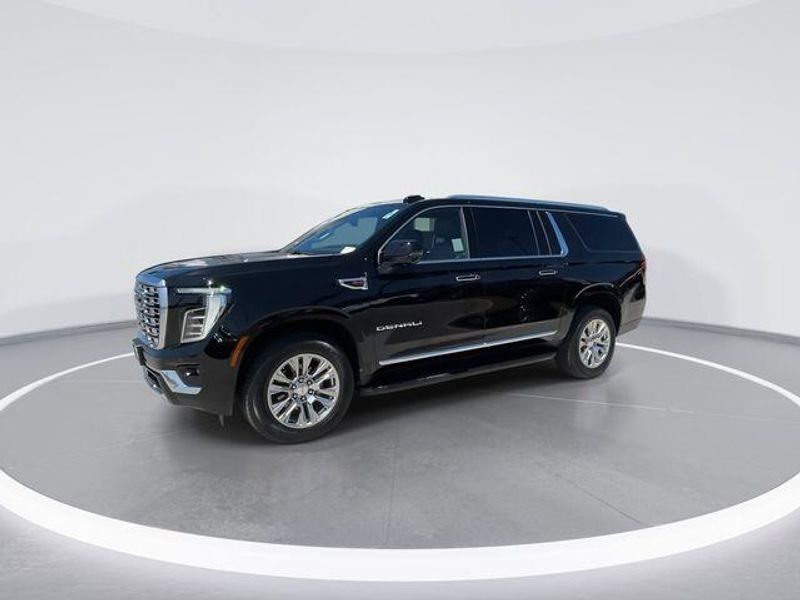 Used 2025 GMC Yukon XL DenaliImage 4