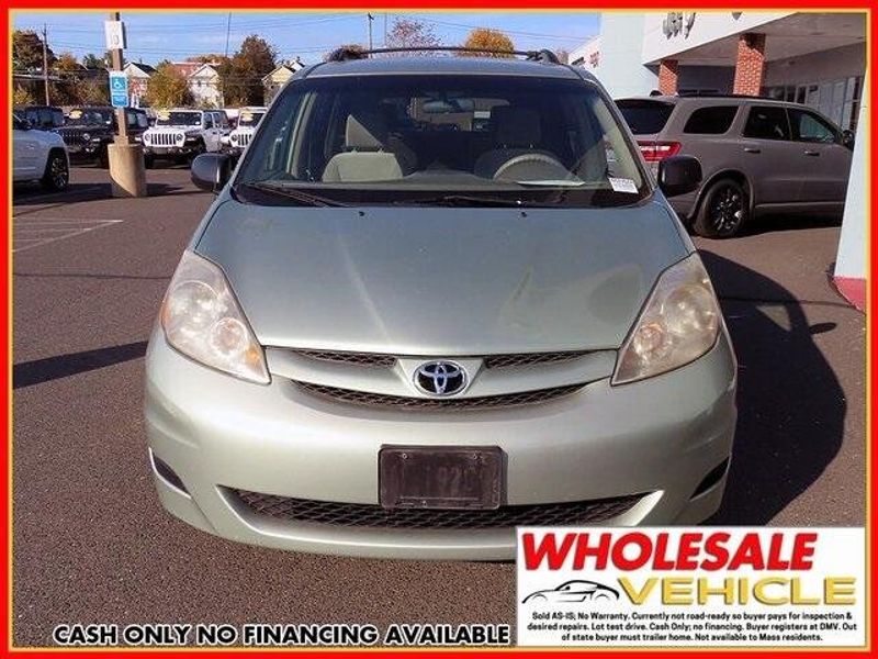 2008 Toyota Sienna CEImage 3