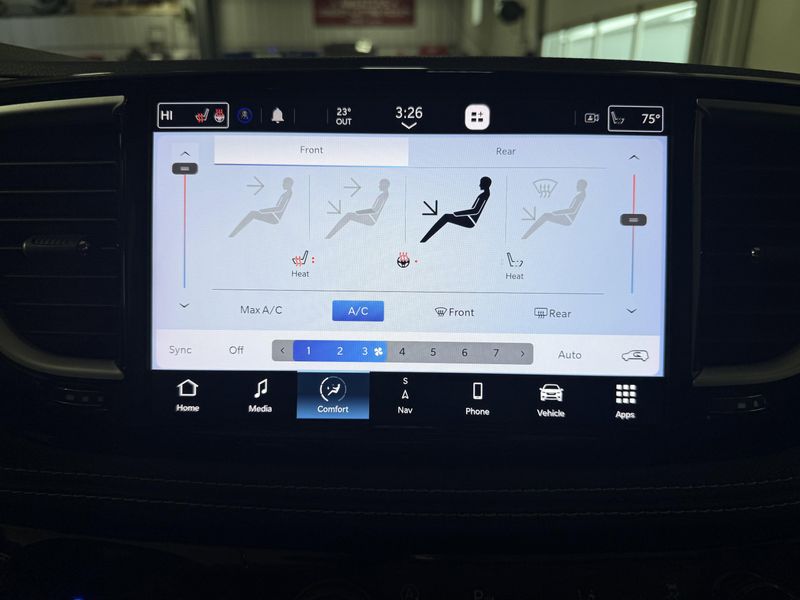 Used 2023 Chrysler Pacifica Touring LImage 33