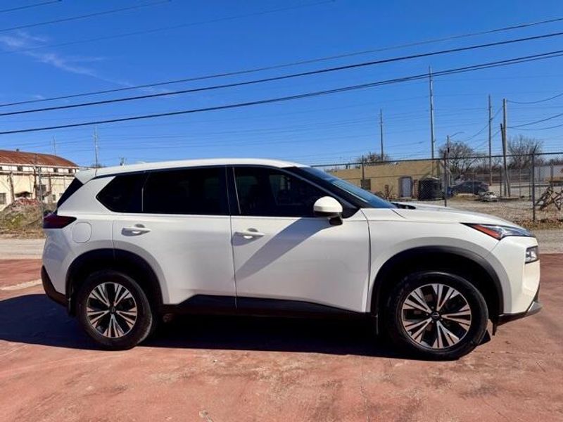 Used 2023 Nissan Rogue SVImage 4