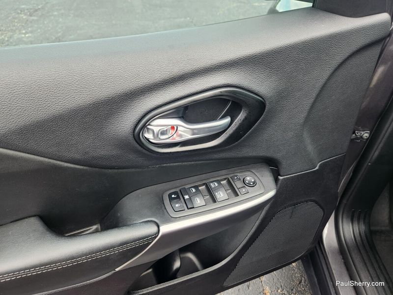 Used 2022 Jeep Cherokee Latitude Lux