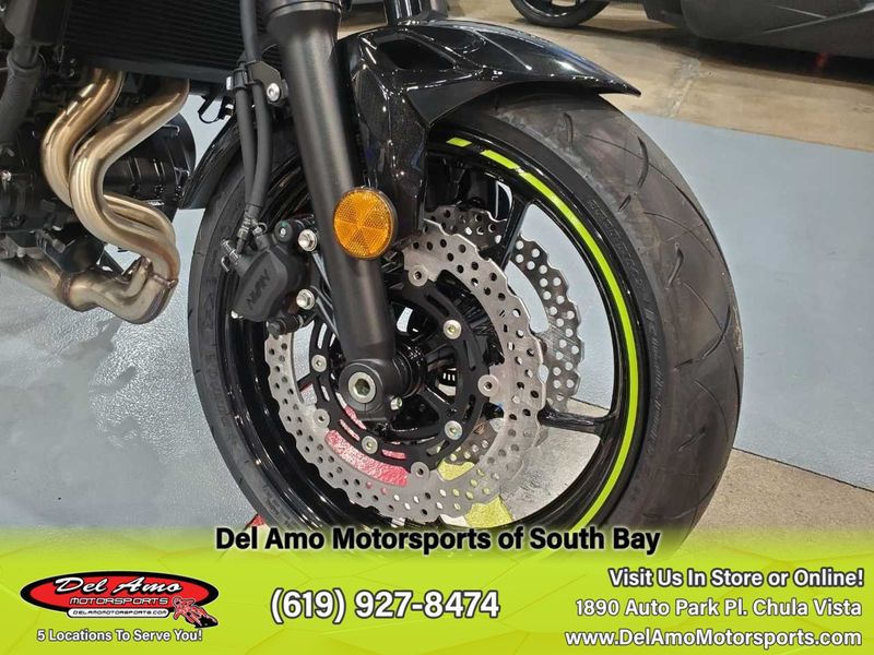 2024 Kawasaki ER650PRFNL-GY2  in a METALLIC MATTE DARK GRAY/METALLIC SPARK BLACK exterior color. Del Amo Motorsports of South Bay (619) 547-1937 delamomotorsports.com 